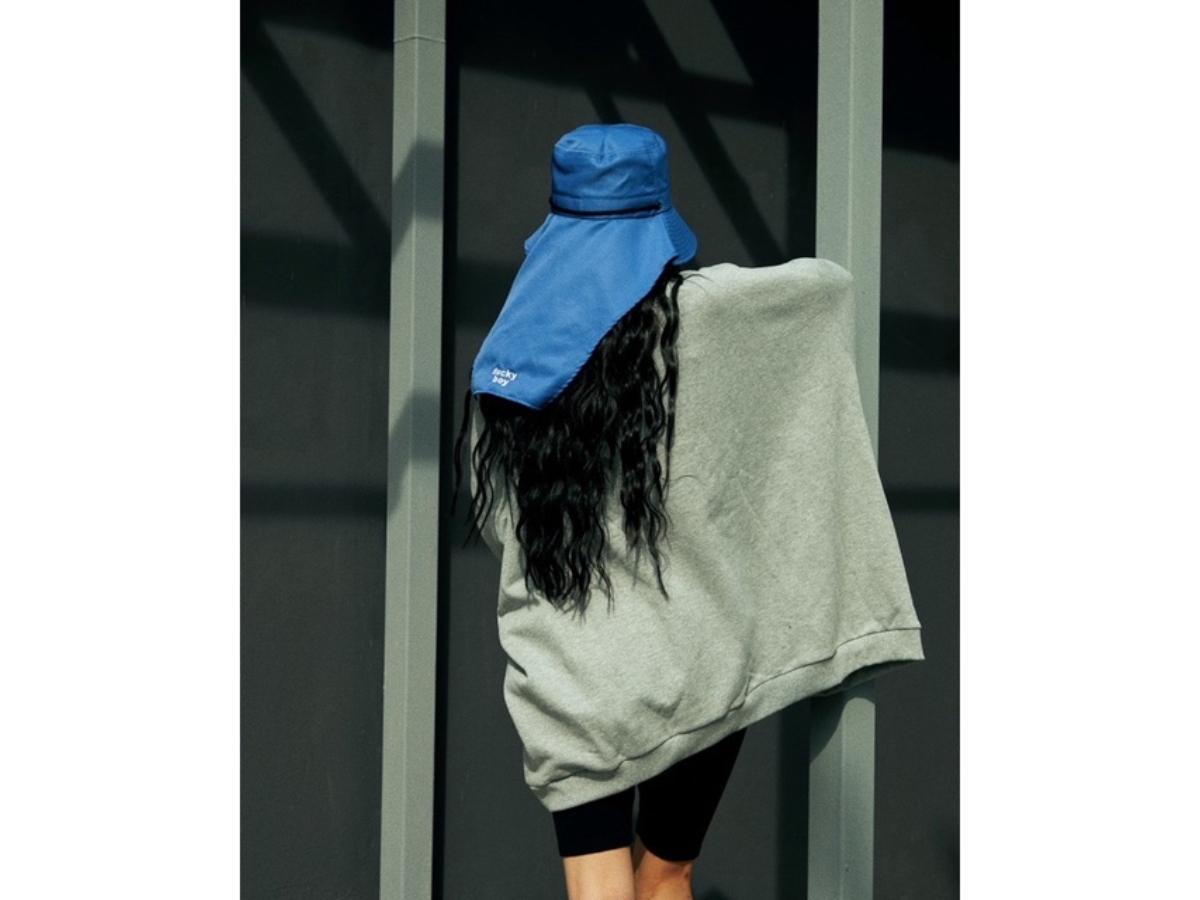 https://d2cva83hdk3bwc.cloudfront.net/duckyboy-trotter-bucket-hat-royal-blue-3.jpg