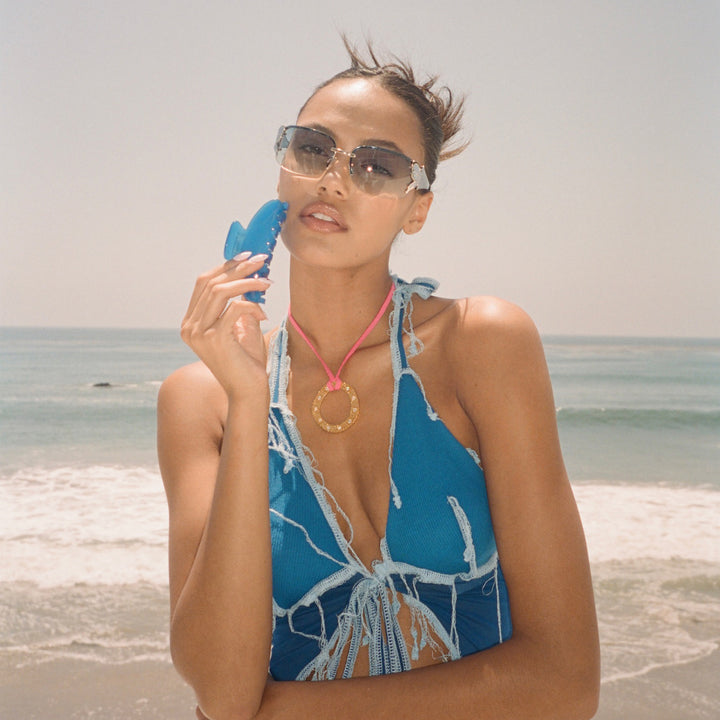 https://d2cva83hdk3bwc.cloudfront.net/emi-jay-thailand_emi-jay-big-effing-clip-in-blue-crush-5.jpg