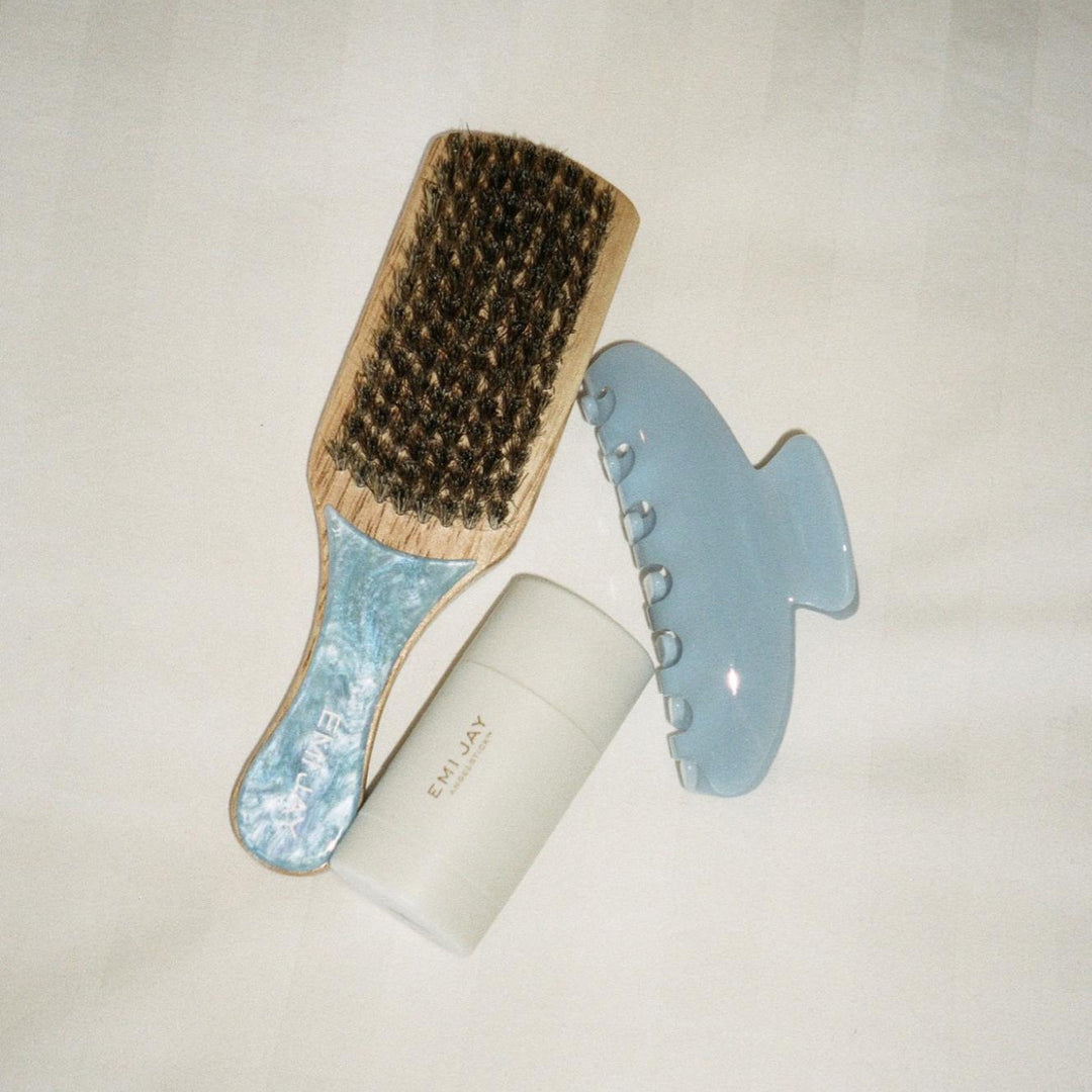https://d2cva83hdk3bwc.cloudfront.net/emi-jay-thailand_emi-jay-big-effing-clip-in-blue-dream-2.jpg