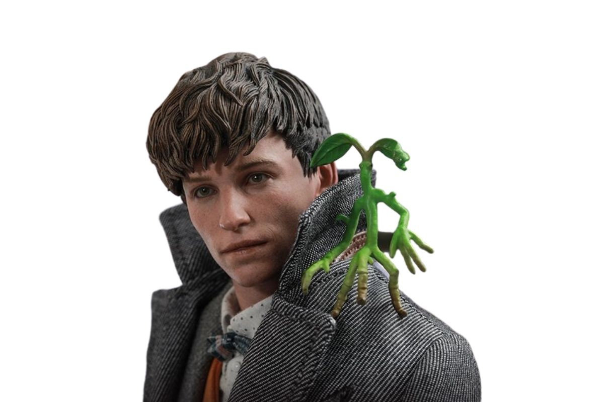 https://d2cva83hdk3bwc.cloudfront.net/fantastic-beasts--the-crimes-of-grindelwald---newt-scamander-2.jpg