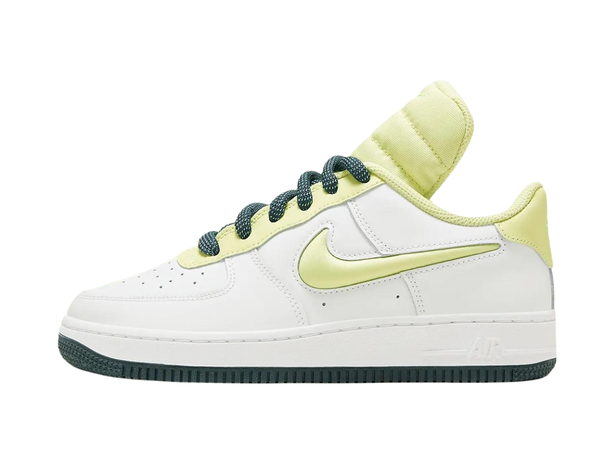 https://d2cva83hdk3bwc.cloudfront.net/fb7402-100-nike-air-force-1-low-padded-tongue-gs-2.jpg