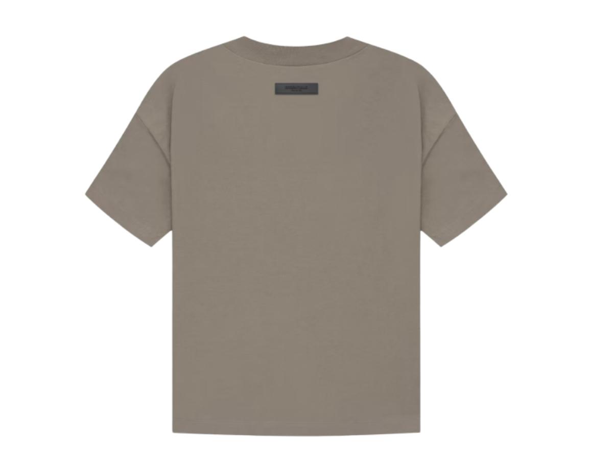 https://d2cva83hdk3bwc.cloudfront.net/fear-of-god-essentials-t-shirt-desert-taupe-2.jpg