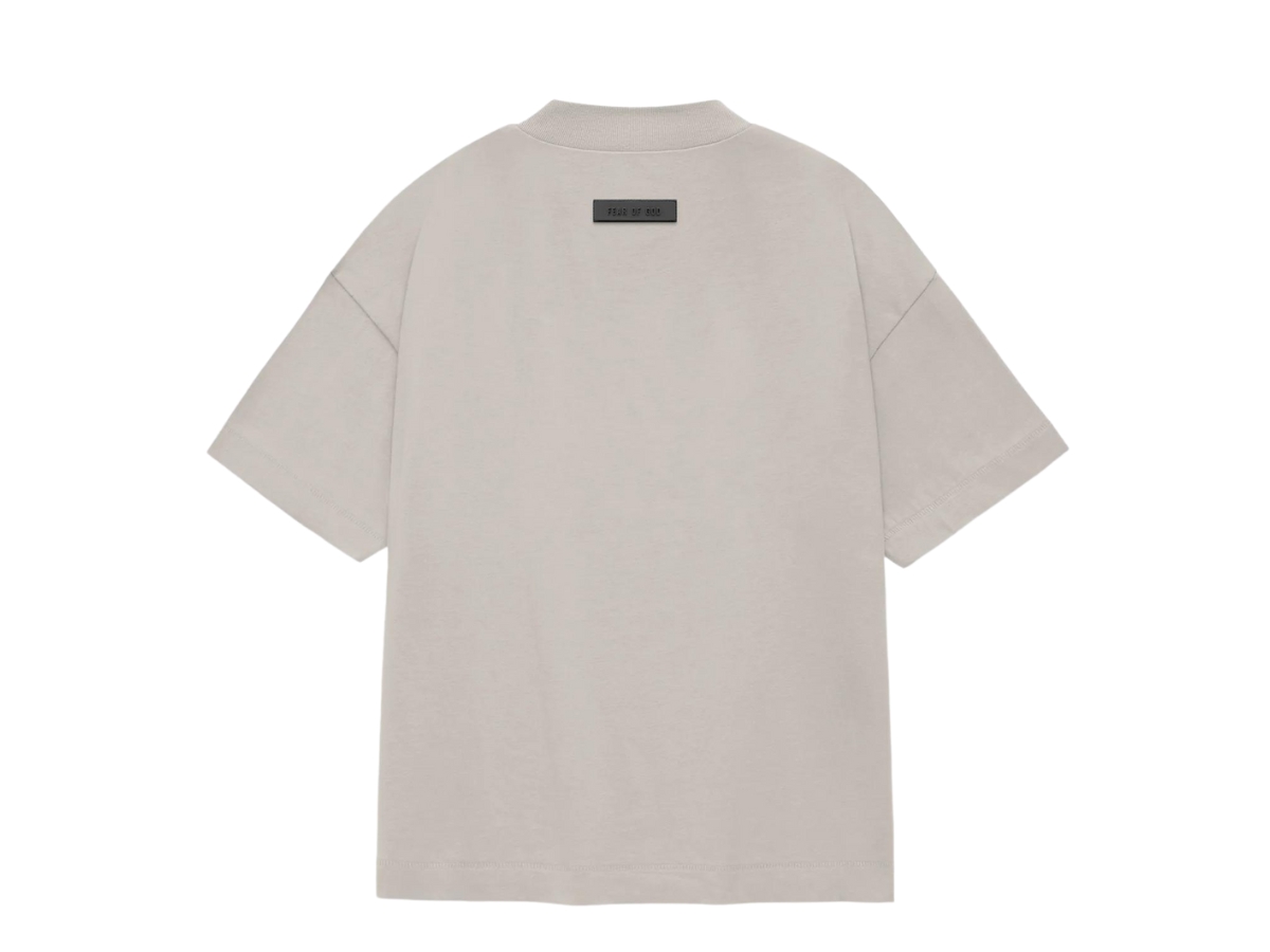 https://d2cva83hdk3bwc.cloudfront.net/fear-of-god-kids-essentials-tee-silver-cloud--ss23--2.jpg