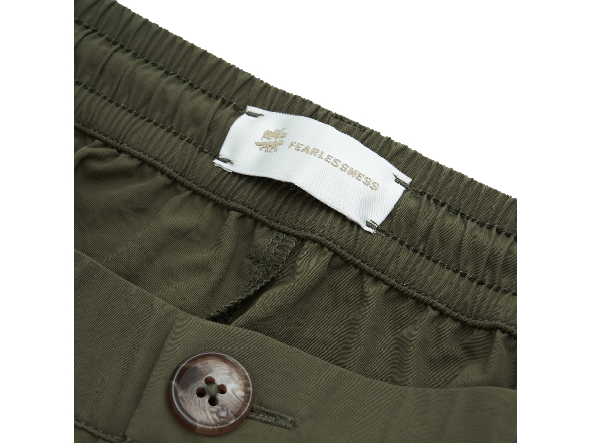https://d2cva83hdk3bwc.cloudfront.net/fearlessness-short-pants-green-3.jpg