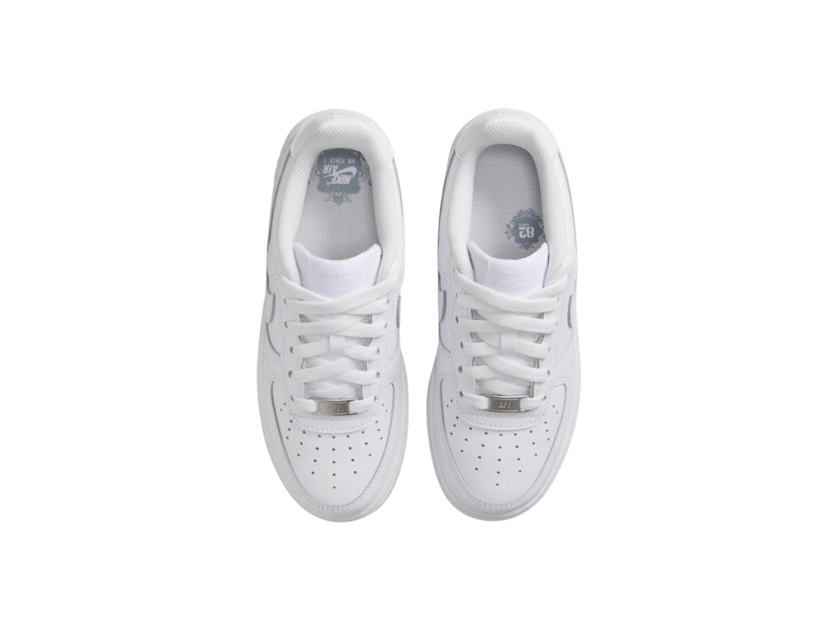 https://d2cva83hdk3bwc.cloudfront.net/fv5951-111-nike-air-force-1-le-white-gs-3.jpg
