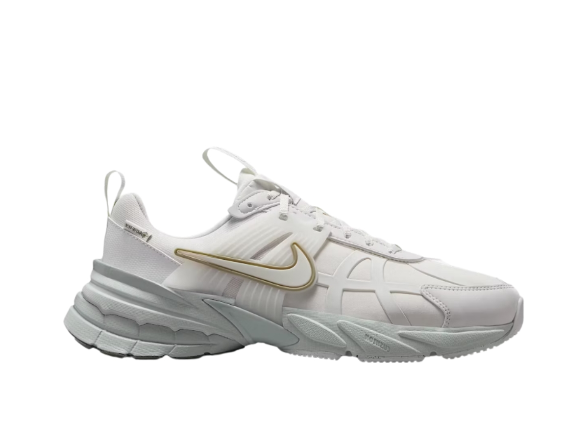 https://d2cva83hdk3bwc.cloudfront.net/fz2622-004-nike-v2k-run-summit-white-women-s-1.jpg