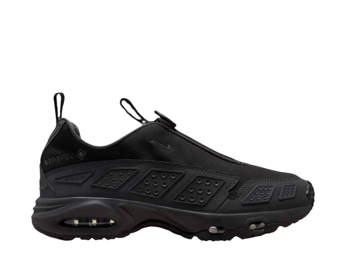 https://d2cva83hdk3bwc.cloudfront.net/fz4238-001-nike-air-max-sndr-gore-tex-black-and-dark-smoke-grey-women-s-1.jpg