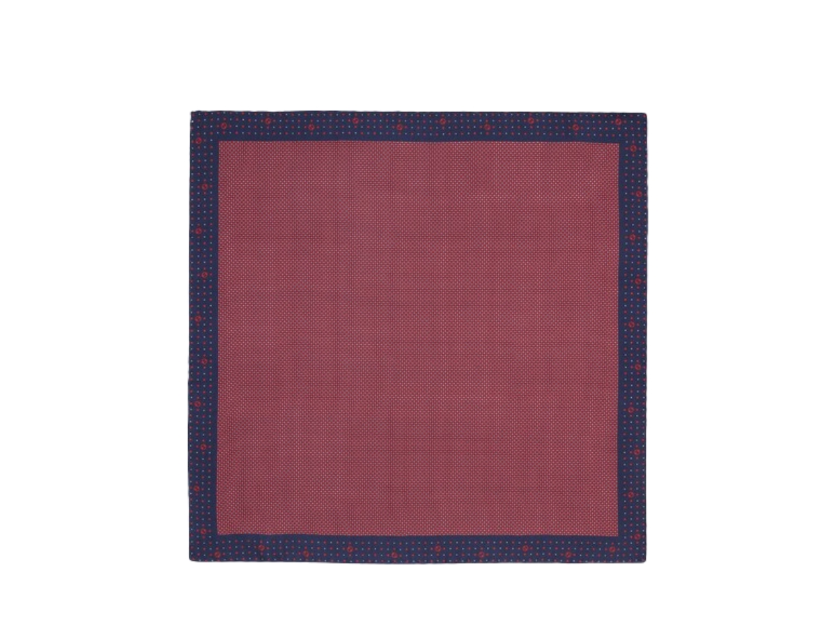 https://d2cva83hdk3bwc.cloudfront.net/gc-scagpdrspsr-gucci-polka-dot-rhombus-silk-pocket-square-red-2.jpg