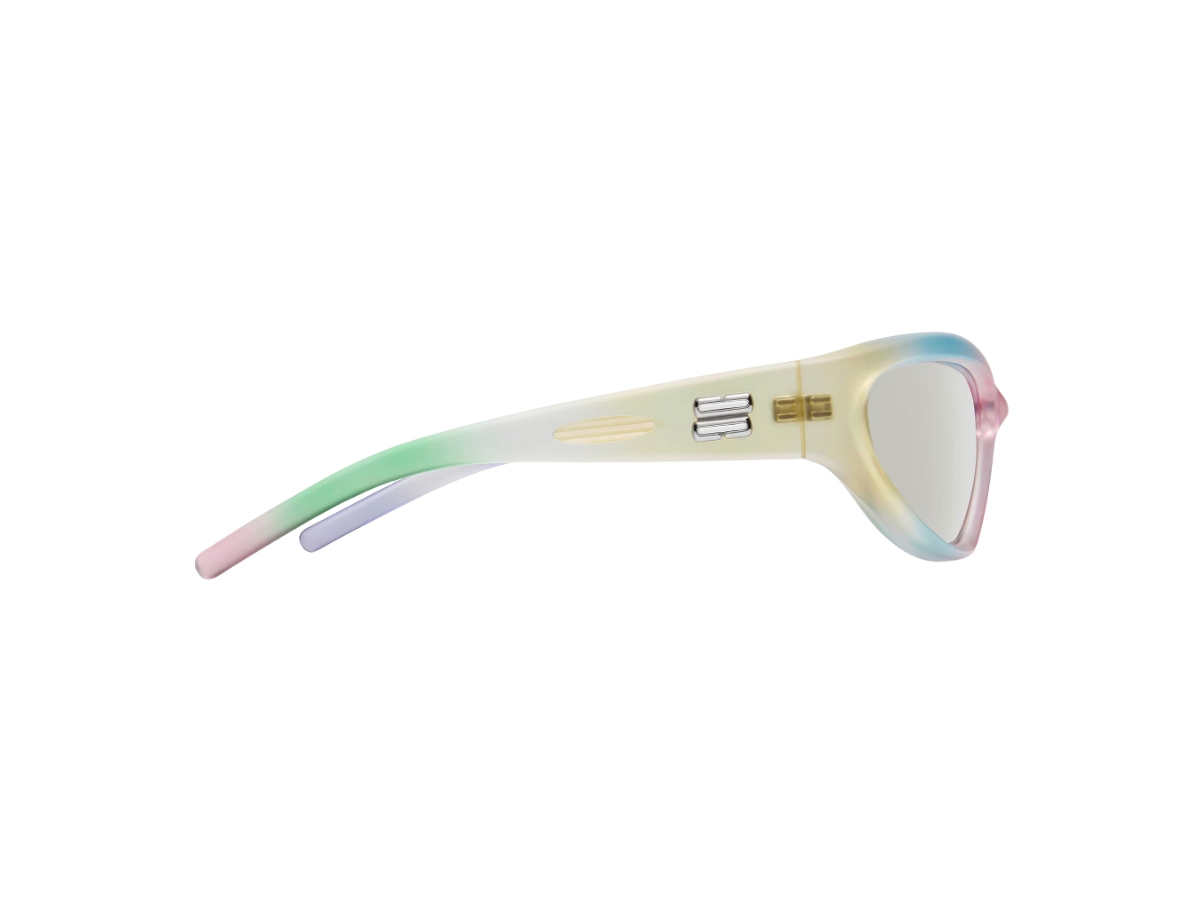 https://d2cva83hdk3bwc.cloudfront.net/gentle-monster-panna-cotta-mg1-sunglasses-in-multicolored-tr-frame-with-gray-mirror-lenses-3.jpg