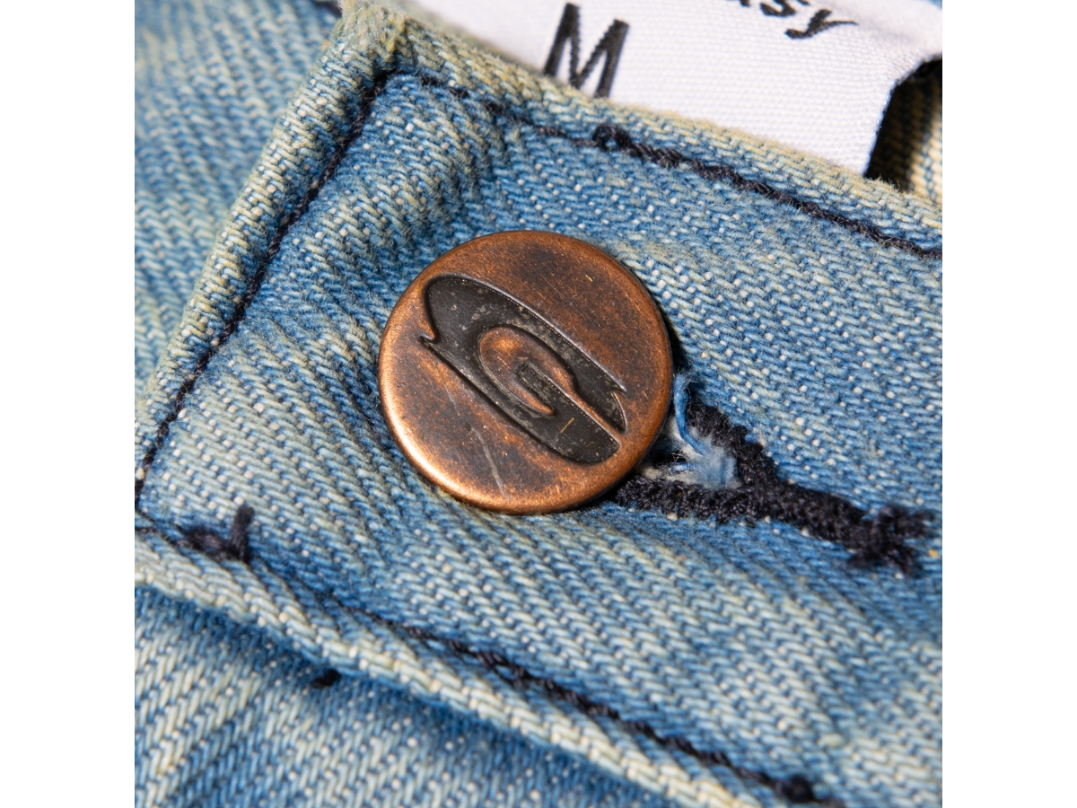 https://d2cva83hdk3bwc.cloudfront.net/getricheasy-b-i-g-frayed-logo-jeans-faded-jeans-3.jpg