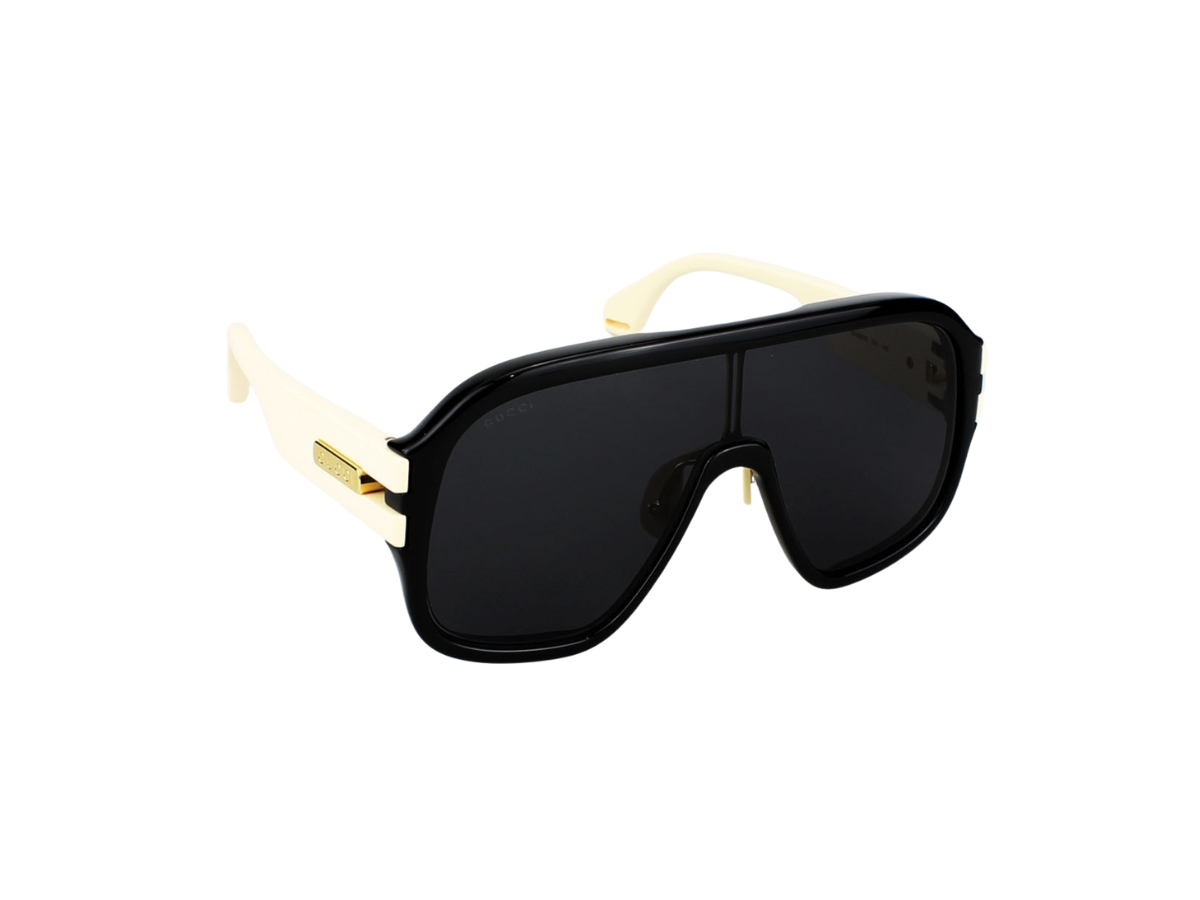 https://d2cva83hdk3bwc.cloudfront.net/gucci-aviator-sunglasses-in-plastic-with-dark-grey-lens-3.jpg