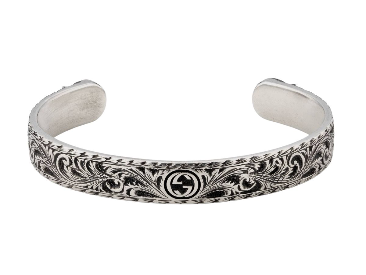 https://d2cva83hdk3bwc.cloudfront.net/gucci-bracelet-in-silver-with-feline-head-2.jpg