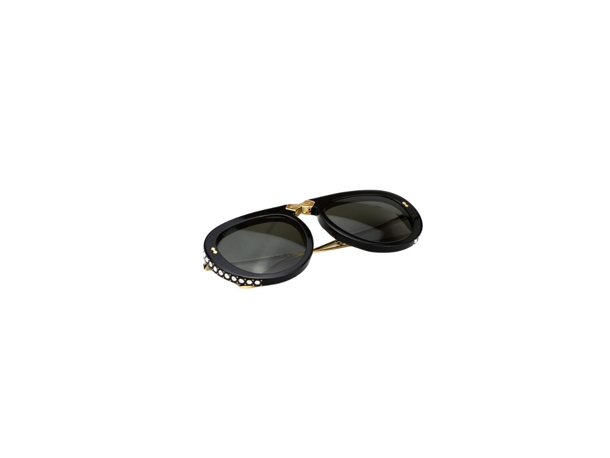 https://d2cva83hdk3bwc.cloudfront.net/gucci-gg0307s-sunglasses-in-black-metal-plastic-frame-with-black-lens-6.jpg