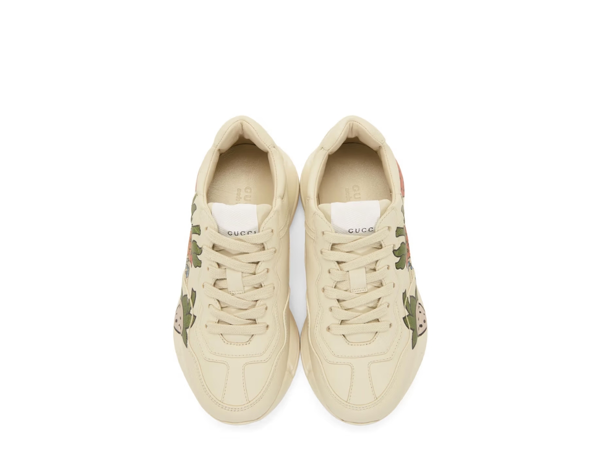 https://d2cva83hdk3bwc.cloudfront.net/gucci-rhyton-silhouette-with-a-vintage-strawberry-print-4.jpg