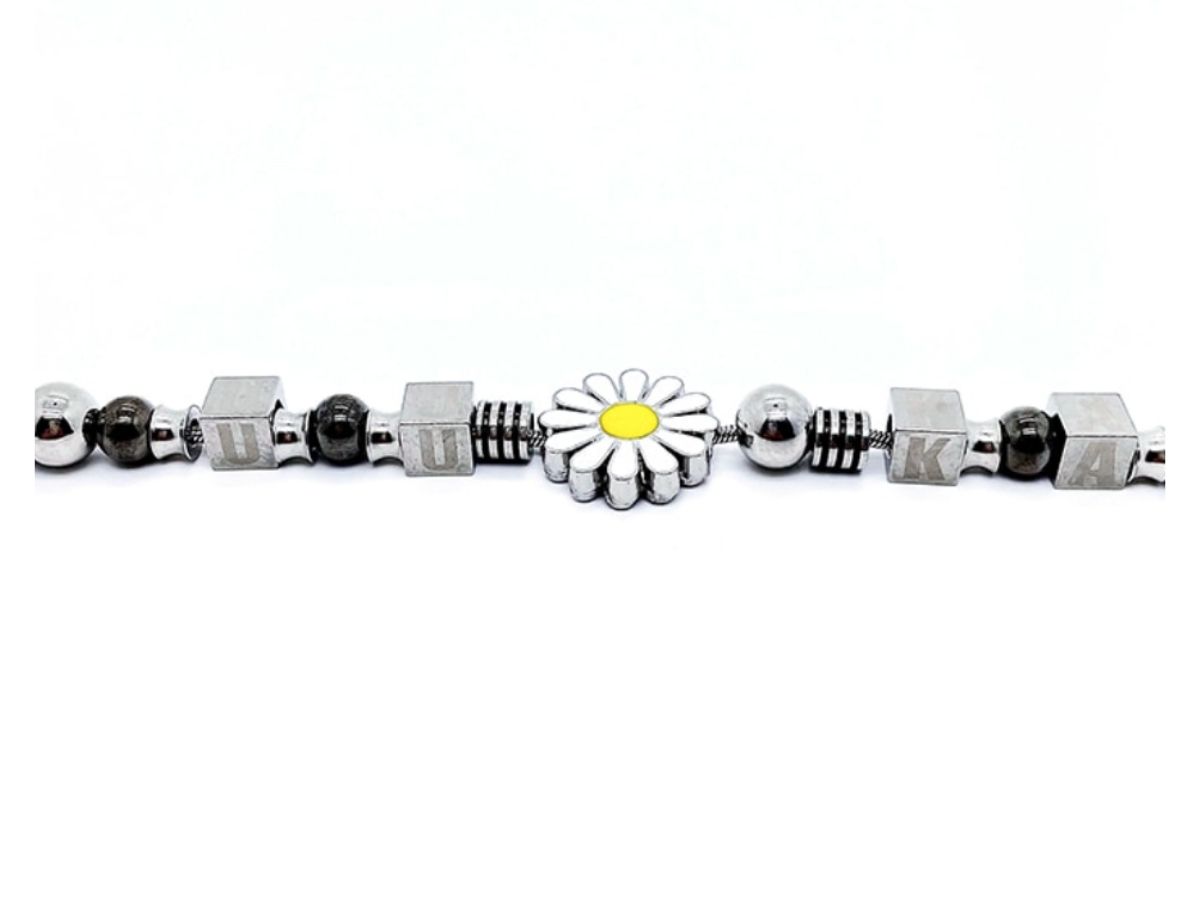 https://d2cva83hdk3bwc.cloudfront.net/guuka-g-dragon-daisy-letter-small-round-bead-titanium-steel-bracelet-3.jpg