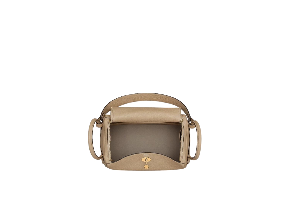 https://d2cva83hdk3bwc.cloudfront.net/hermes-lindy-26-bag-in-clemence-calfskin-with-gold-hardware-trench-3.jpg