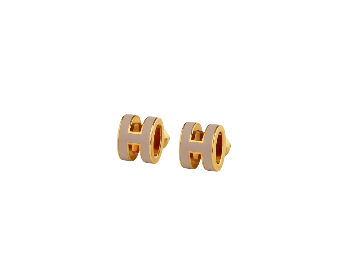 https://d2cva83hdk3bwc.cloudfront.net/hermes-mini-pop-h-earrings-in-lacquered-metal-with-gold-plated-hardware-marron-glac--1.jpg