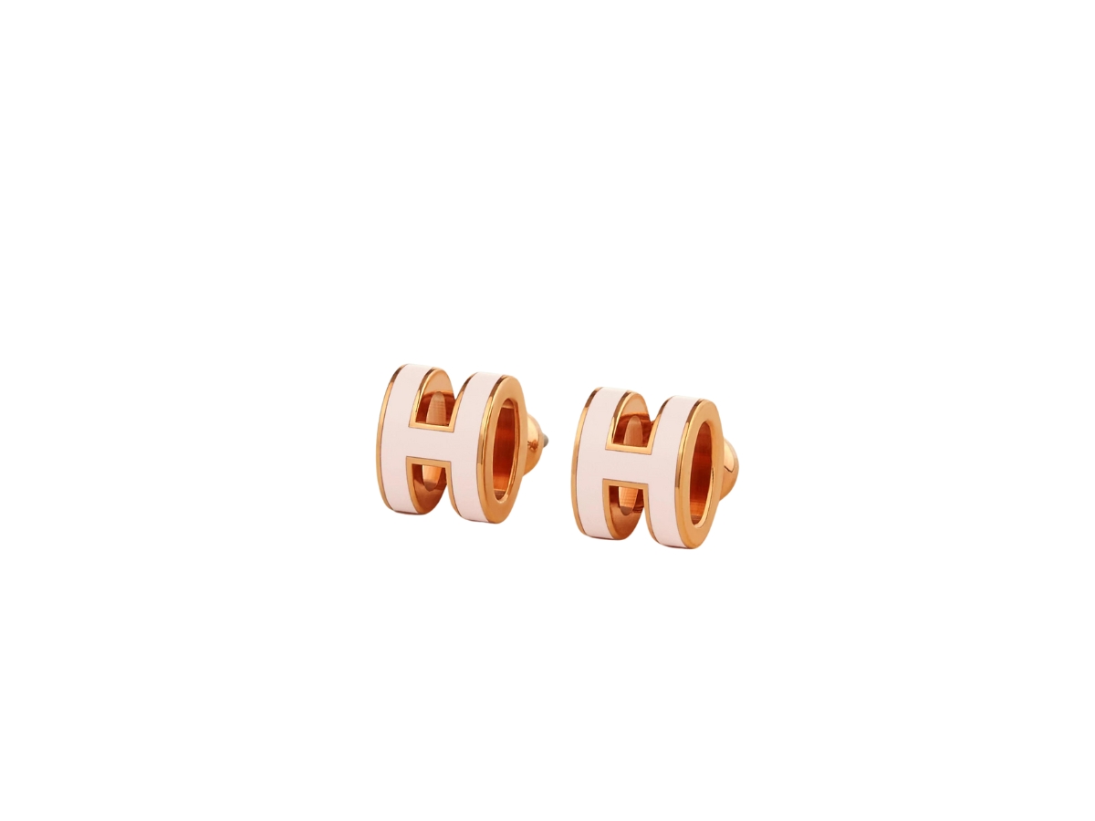 https://d2cva83hdk3bwc.cloudfront.net/hermes-mini-pop-h-earrings-in-lacquered-metal-with-rose-gold-plated-hardware-rose-dragee-1.jpg