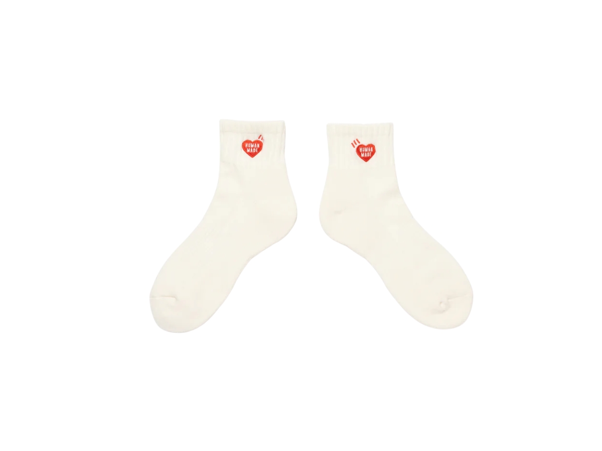 https://d2cva83hdk3bwc.cloudfront.net/hm29gd129-white-human-made-short-pile-socks-white-2.jpg