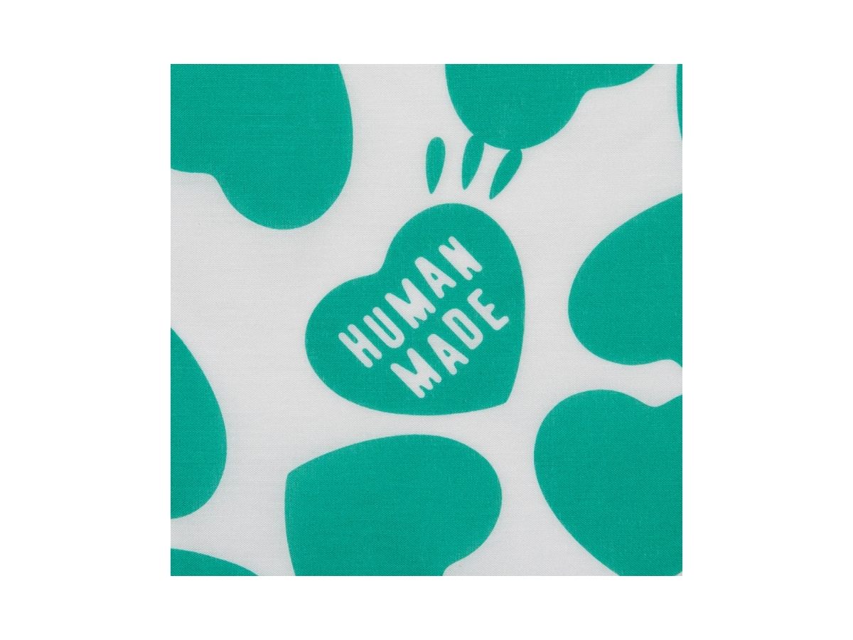 https://d2cva83hdk3bwc.cloudfront.net/hm30gd134-green-human-made-heart-big-bandana-green-2.jpg