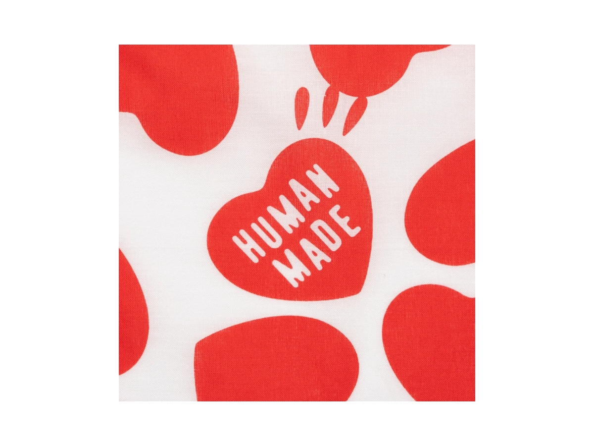 https://d2cva83hdk3bwc.cloudfront.net/hm30gd134-red-human-made-heart-big-bandana-red-2.jpg