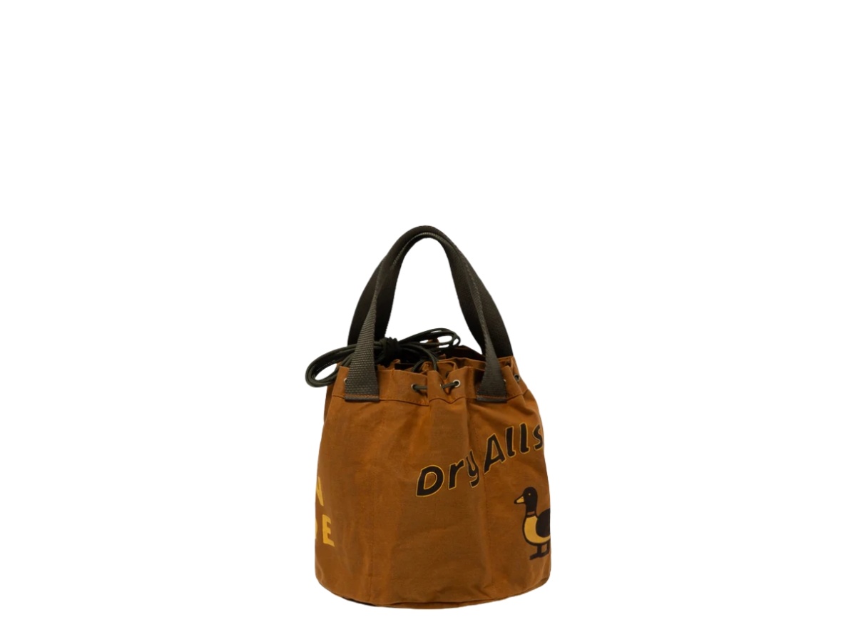 https://d2cva83hdk3bwc.cloudfront.net/hm31gd052-brown-human-made-drawstring-bag-dry-alls-duck-brown-2.jpg