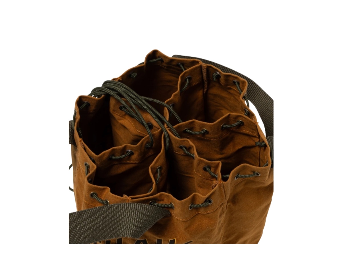 https://d2cva83hdk3bwc.cloudfront.net/hm31gd052-brown-human-made-drawstring-bag-dry-alls-duck-brown-5.jpg