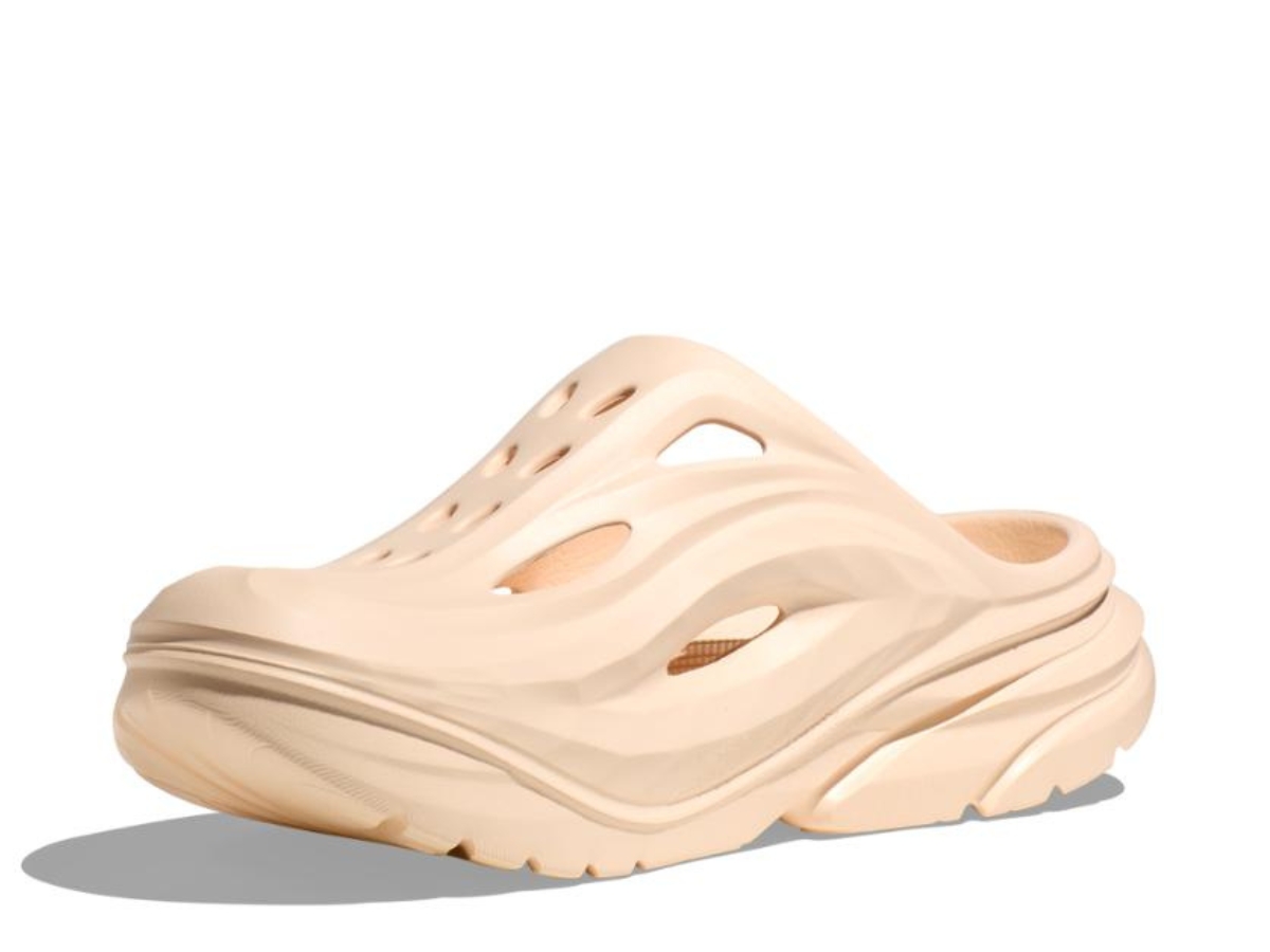 https://d2cva83hdk3bwc.cloudfront.net/hoka-ora-recovery-mule-vanilla--2.jpg