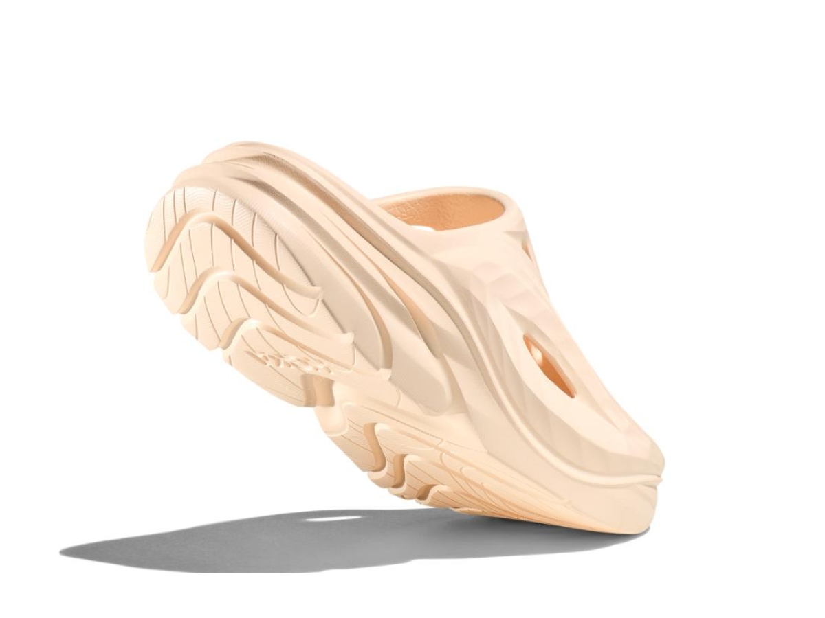 https://d2cva83hdk3bwc.cloudfront.net/hoka-ora-recovery-mule-vanilla--5.jpg