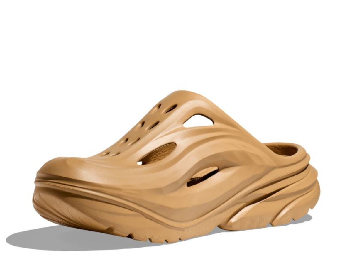 https://d2cva83hdk3bwc.cloudfront.net/hoka-ora-recovery-mule-wheat--2.jpg