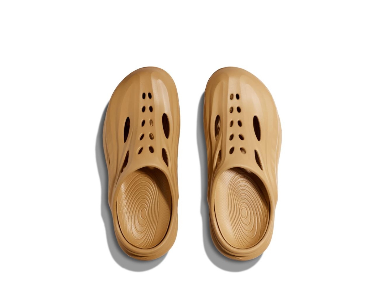 https://d2cva83hdk3bwc.cloudfront.net/hoka-ora-recovery-mule-wheat--3.jpg