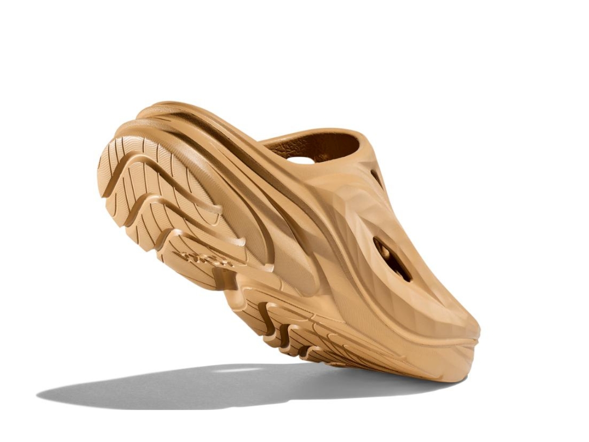 https://d2cva83hdk3bwc.cloudfront.net/hoka-ora-recovery-mule-wheat--5.jpg