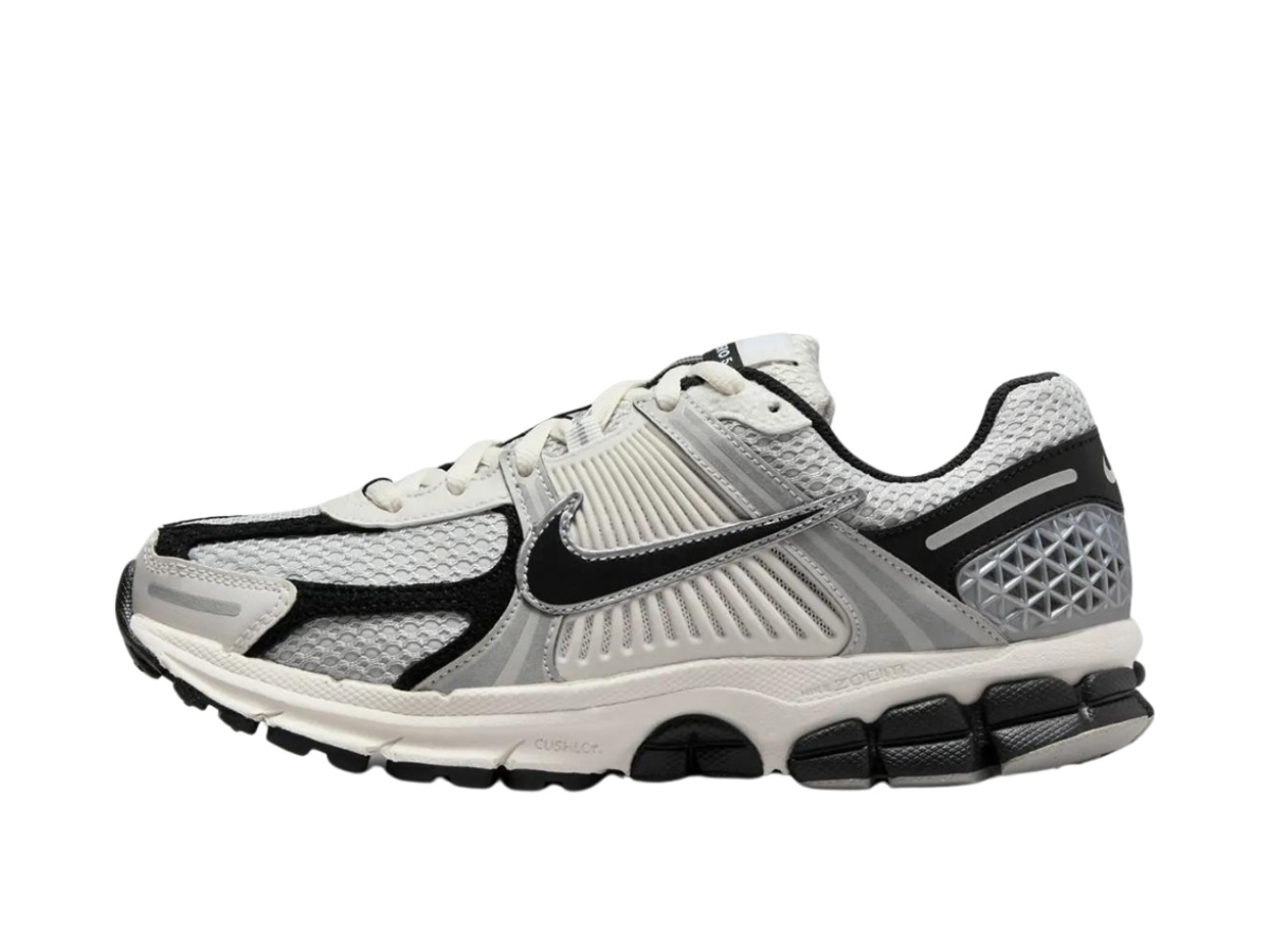 https://d2cva83hdk3bwc.cloudfront.net/hq1182-001-nike-zoom-vomero5-photon-dust-black-women-s-2.jpg