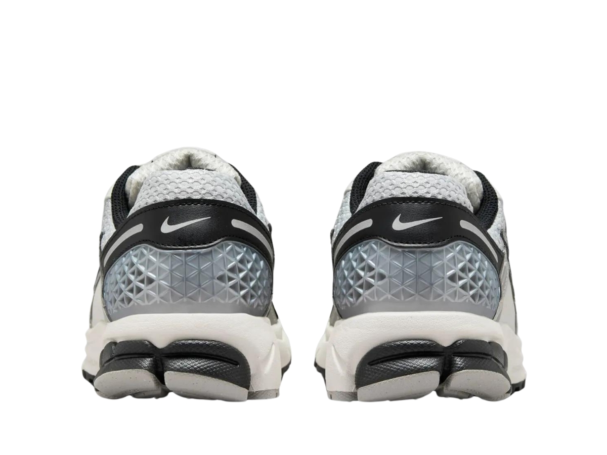 https://d2cva83hdk3bwc.cloudfront.net/hq1182-001-nike-zoom-vomero5-photon-dust-black-women-s-4.jpg