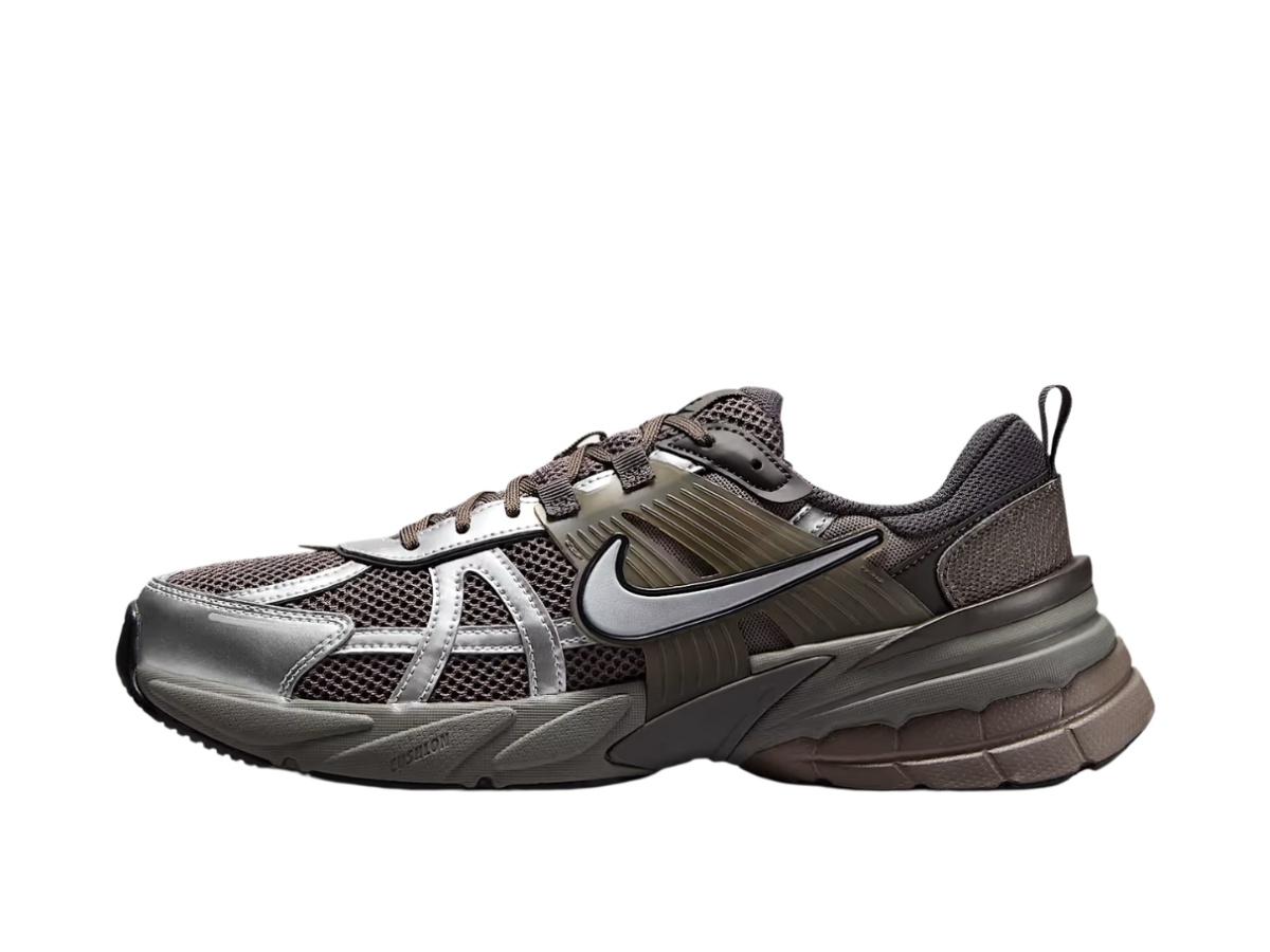 https://d2cva83hdk3bwc.cloudfront.net/hq1678-200-nike-v2k-run-cave-stone-metallic-silver-2.jpg