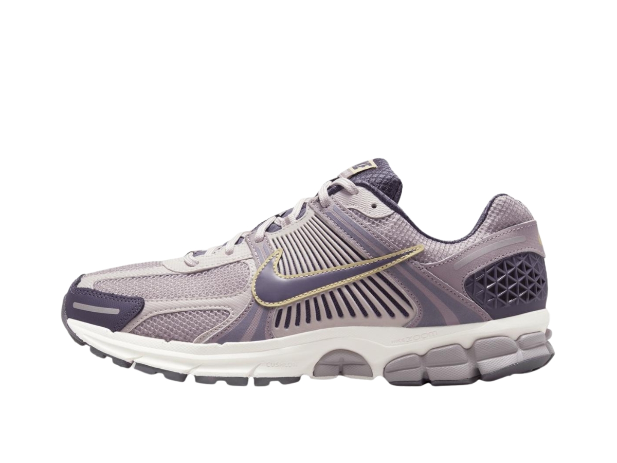 https://d2cva83hdk3bwc.cloudfront.net/hq3643-019-nike-air-zoom-vomero-5-platinum-violet-2.jpg