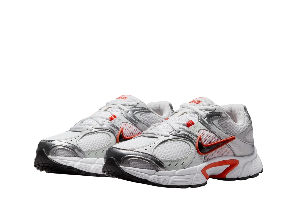 https://d2cva83hdk3bwc.cloudfront.net/hq7901-100-nike-v5-rnr-white-black-picante-red-women-s-4.jpg