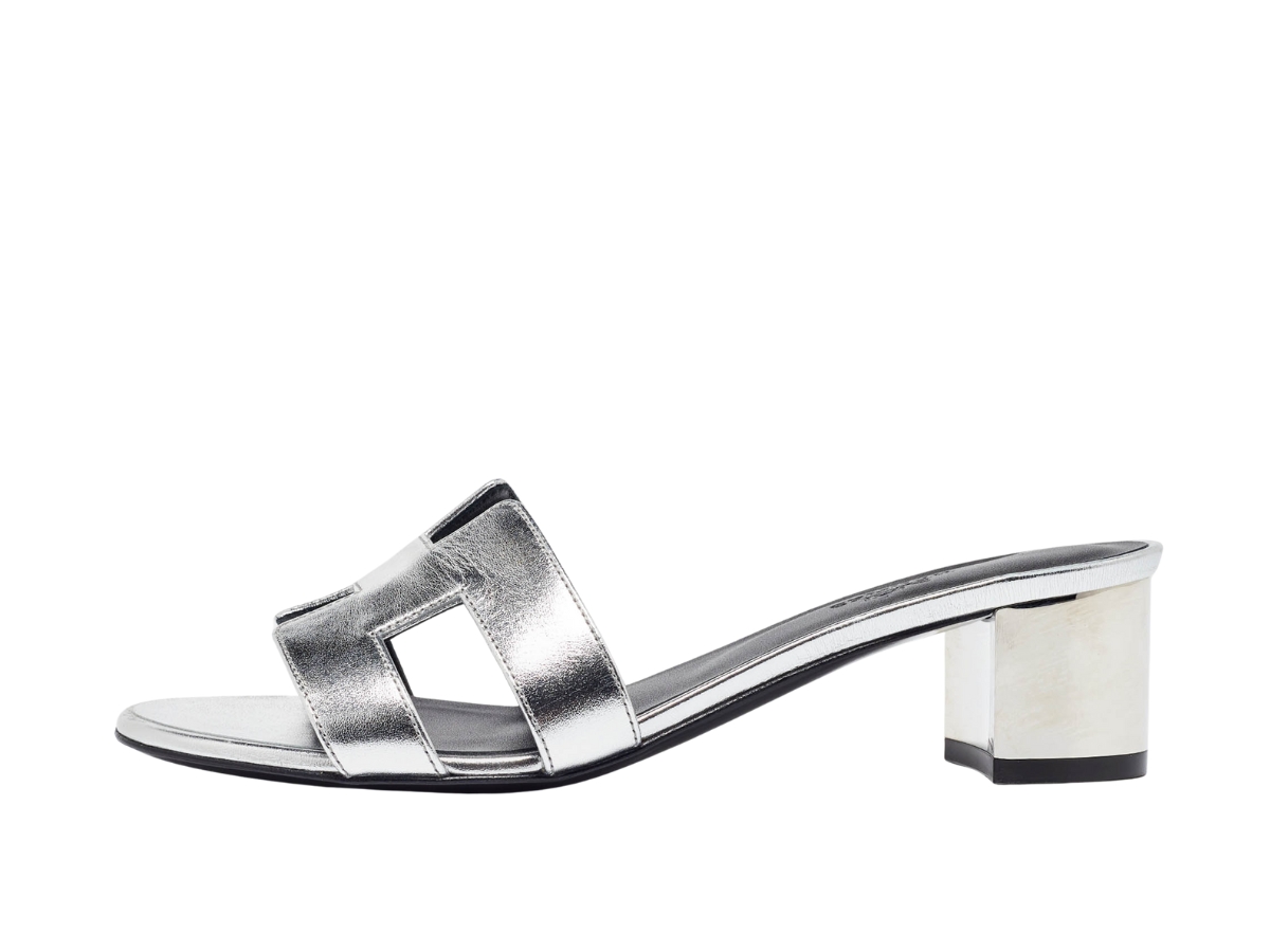 https://d2cva83hdk3bwc.cloudfront.net/hrm-sdshosss-hermes-oasis-slide-sandals-silver-2.jpg