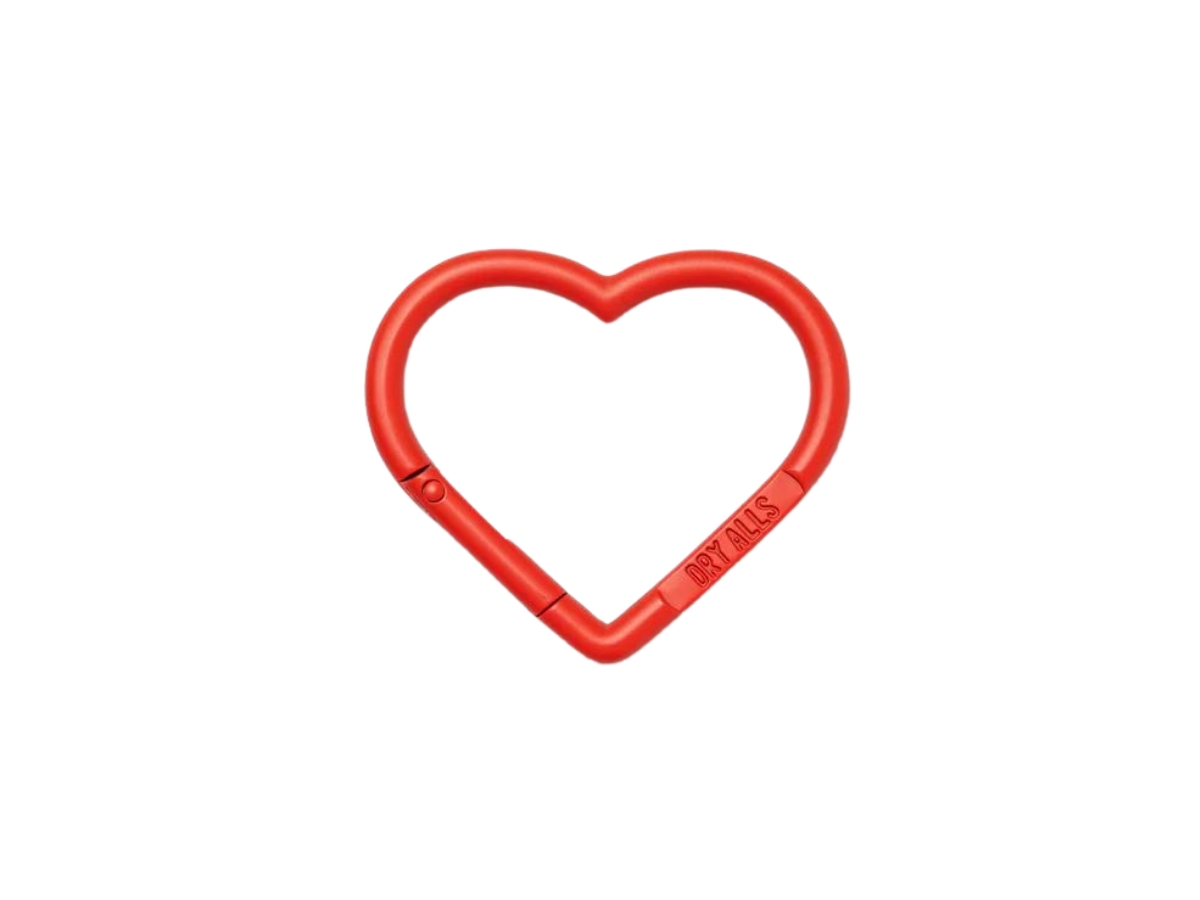 https://d2cva83hdk3bwc.cloudfront.net/human-made-heart-carabiner-in-aluminum-red-1.jpg