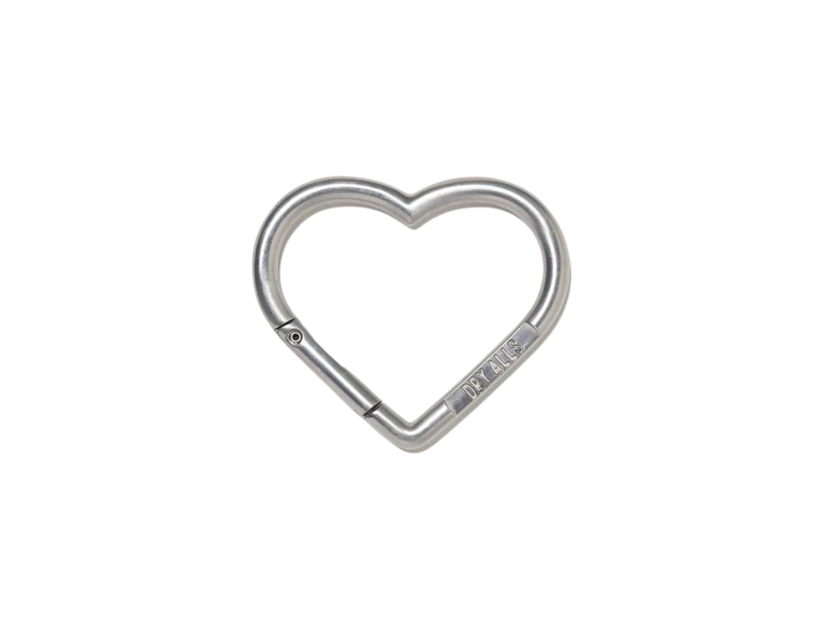 https://d2cva83hdk3bwc.cloudfront.net/human-made-heart-carabiner-in-aluminum-silver-fw24-1.jpg