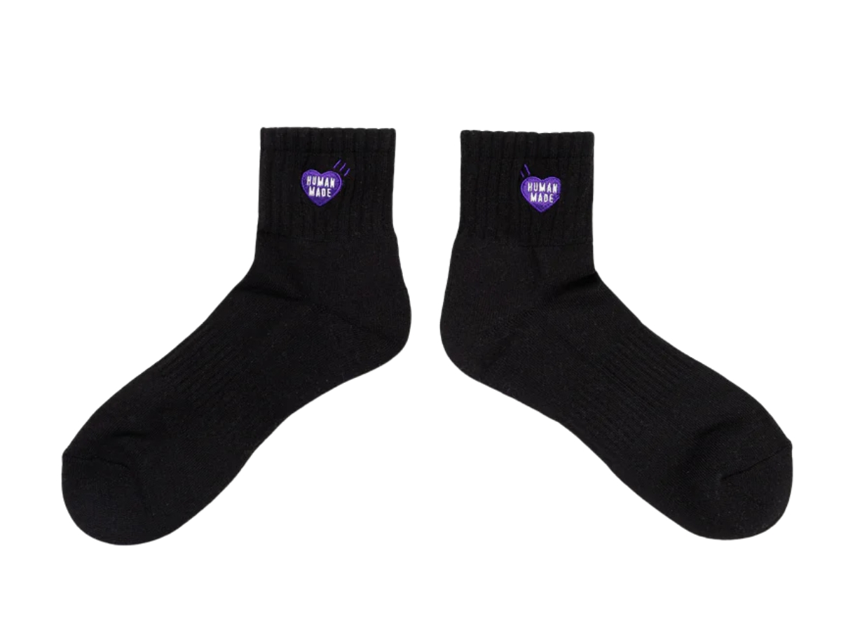 https://d2cva83hdk3bwc.cloudfront.net/human-made-pile-short-socks-black-2.jpg