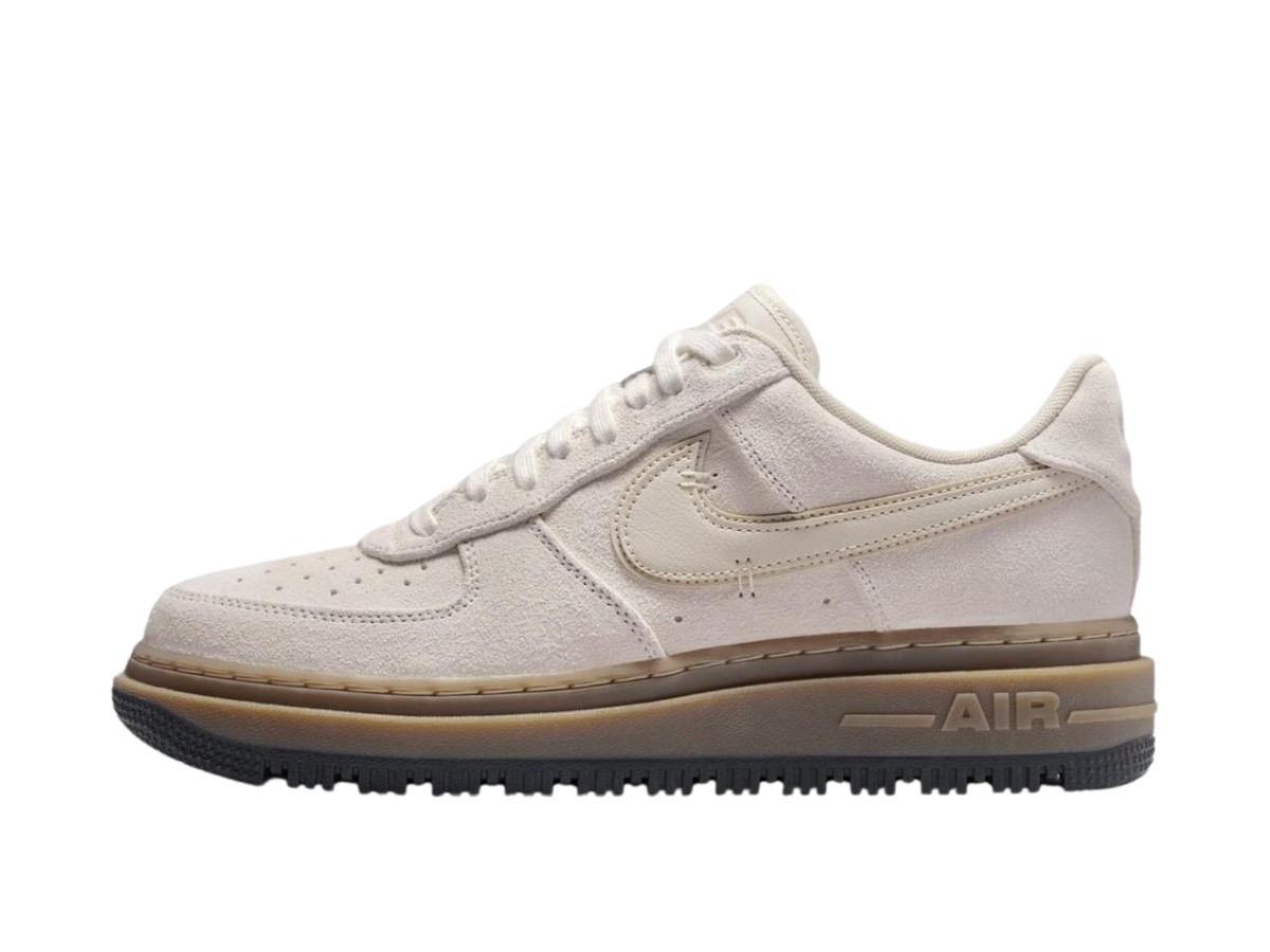 https://d2cva83hdk3bwc.cloudfront.net/hv2531-100-nike-air-force-1-low-luxe-light-orewood-brown-gum-2.jpg