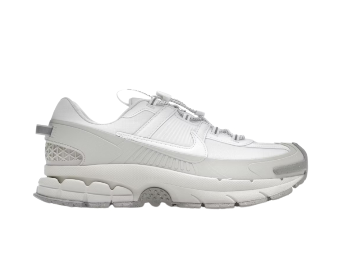 https://d2cva83hdk3bwc.cloudfront.net/hv5951-100-nike-zoom-vomero-roam-summit-white-1.jpg
