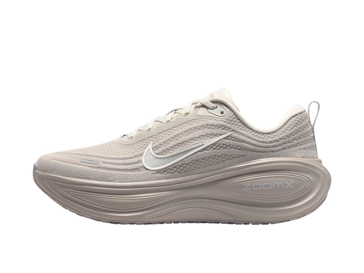 https://d2cva83hdk3bwc.cloudfront.net/hv8150-001-nike-vomero-plus-light-bone-light-iron-ore-metallic-silver-phantom-2.jpg