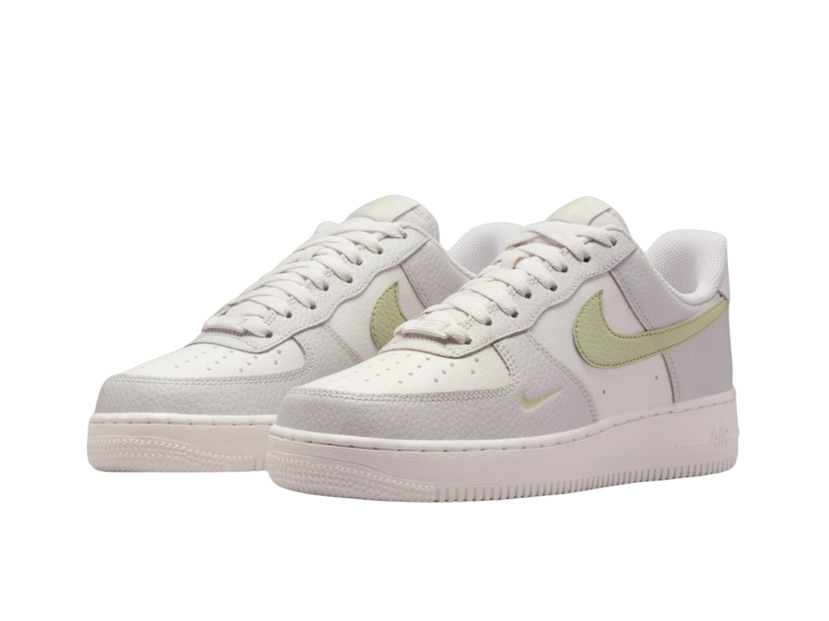 https://d2cva83hdk3bwc.cloudfront.net/ib3881-001-nike-air-force-1-low-olive-aura-3.jpg