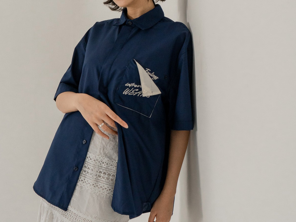 https://d2cva83hdk3bwc.cloudfront.net/introvertwears_introvertwears-%7C-hidden-feelings-shirt--navy--3.jpg