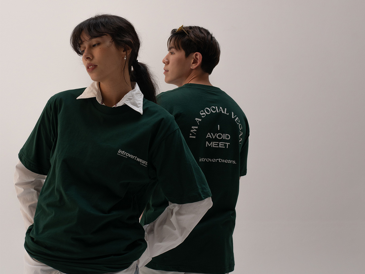 https://d2cva83hdk3bwc.cloudfront.net/introvertwears_introvertwears-%7C-i-am-vegan-tee--pine-green--2.jpg