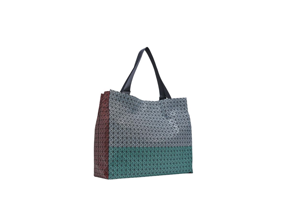 https://d2cva83hdk3bwc.cloudfront.net/issey-miyake-bao-bao-cart-tote-bag-green-2.jpg