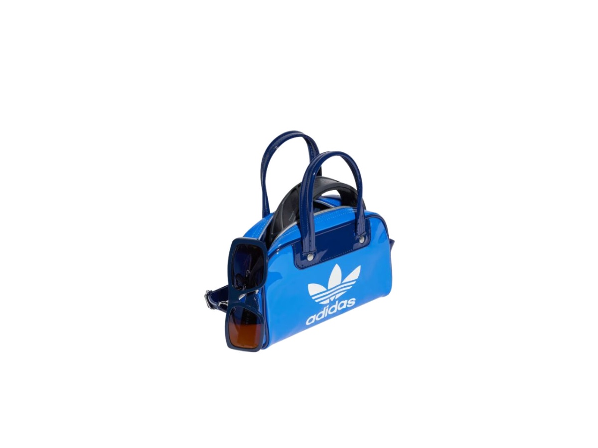 https://d2cva83hdk3bwc.cloudfront.net/ix7499-adidas-adicolor-mini-bowling-bag-blue-white-3.jpg