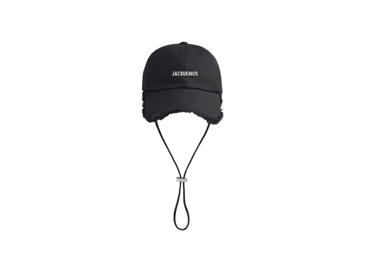 https://d2cva83hdk3bwc.cloudfront.net/jacquemus-la-casquette-artichaut-fringe-baseball-cap-black-1.jpg